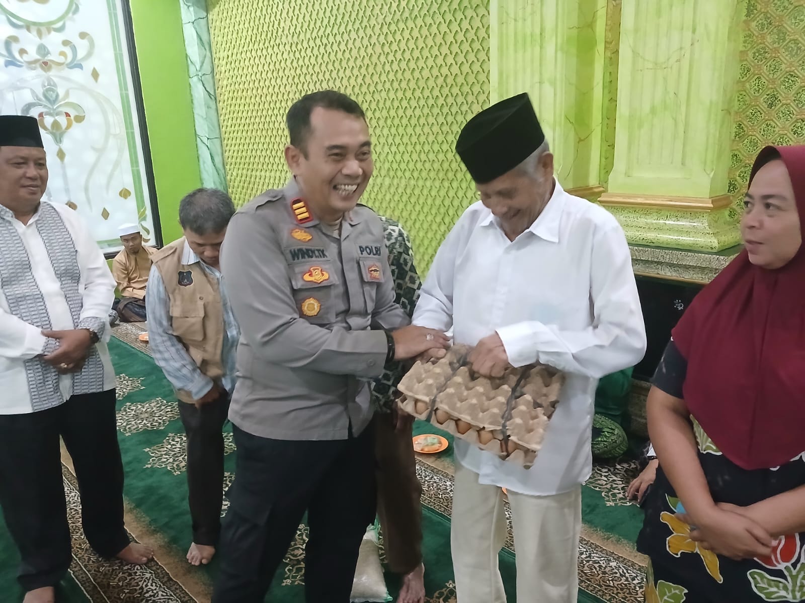 Kapolsek Tungkal Ulu Hadiri Safari Ramadhan di Desa Pematang Tembesu