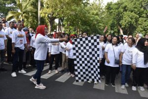 Ribuan-Guru-di-Grobogan-Ikuti-Jalan-Sehat-1-768x512